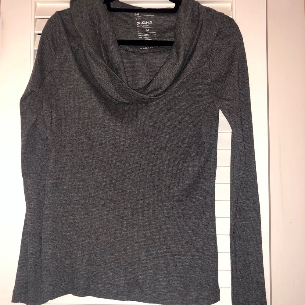Medium GAP Cowl Top
